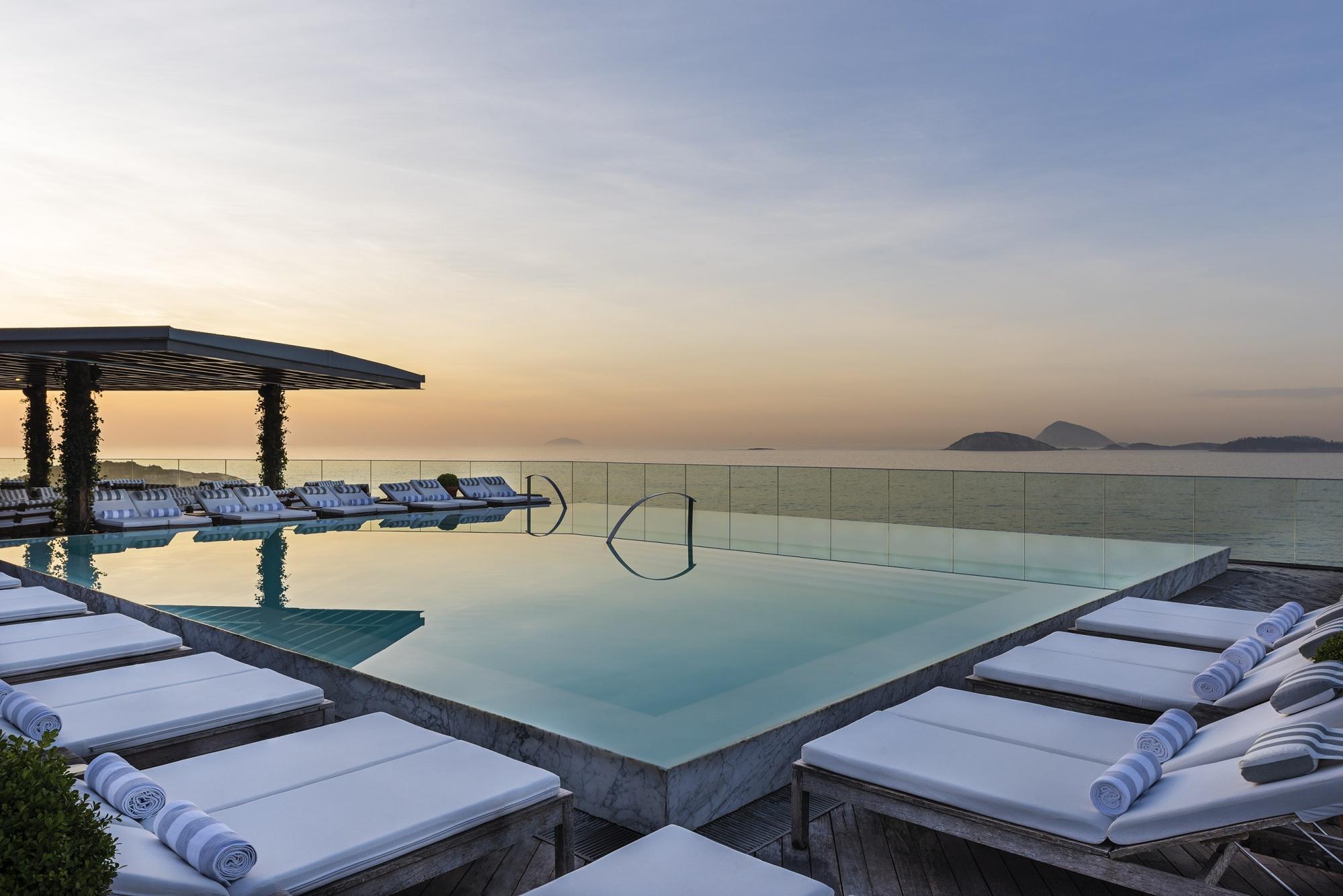 Piscina rooftop do Hotel Fasano Rio