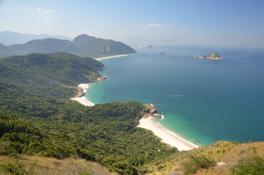 Playas salvajes vistas desde Pedra do Telégrafo