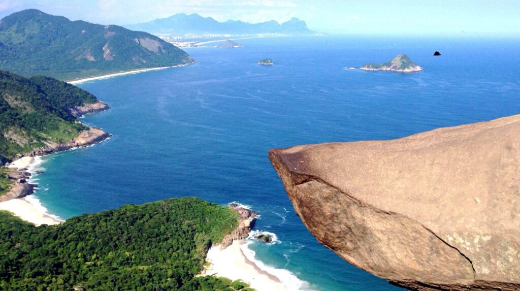 Mirante da Pedra do Telégrafo com vista panorâmica do litoral carioca